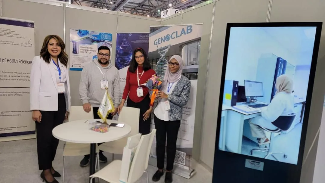 Présentation des activités de l’École sur un stand scientifique